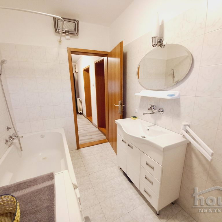 Trosoban stan za izdavanje, Petrovaradin, Novi Sad, 80m², 650 €/mes
