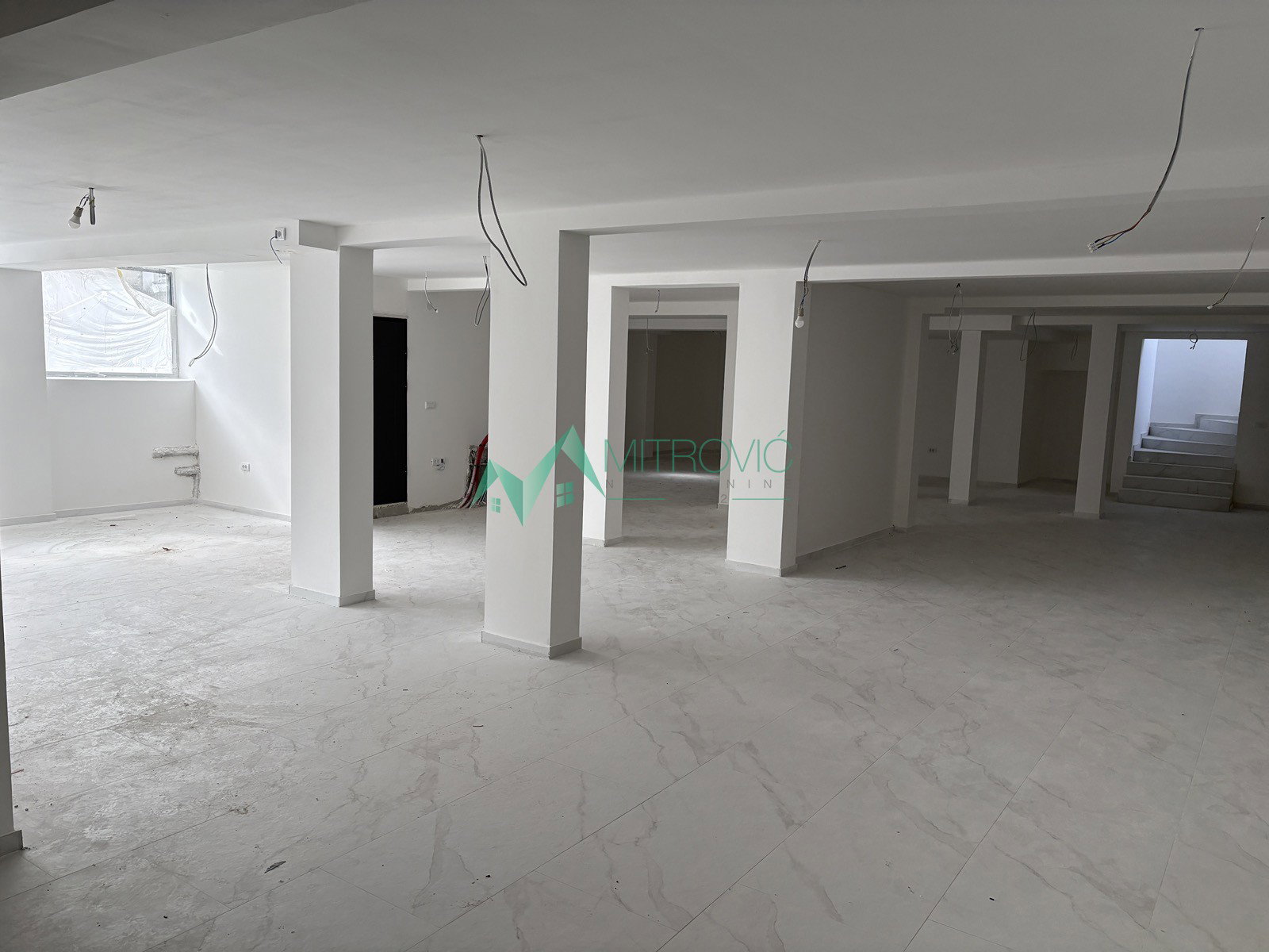 Lokal na prodaju, Podbara, Novi Sad, 421m², 4.000 €