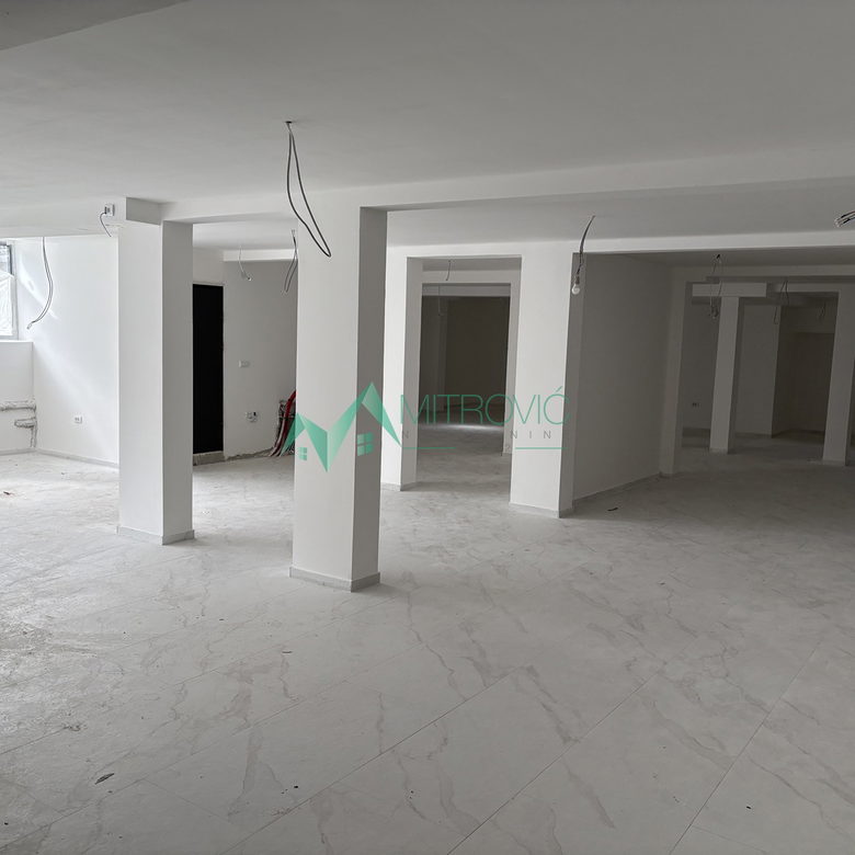 Lokal na prodaju, Podbara, Novi Sad, 421m², 4.000 €