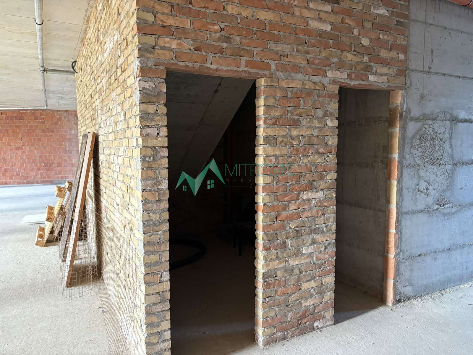 Lokal na prodaju, Salajka, Novi Sad, 327m², 3.500 €