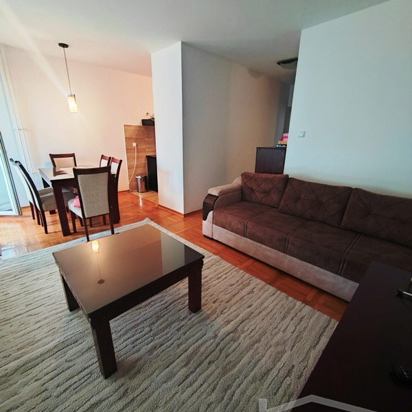 Stan Izdavanje Novi Sad  60 m2
