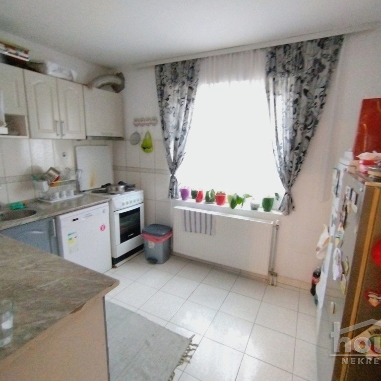 Kuća za izdavanje, Sajlovo, Novi Sad, 181m², 900 €/mes