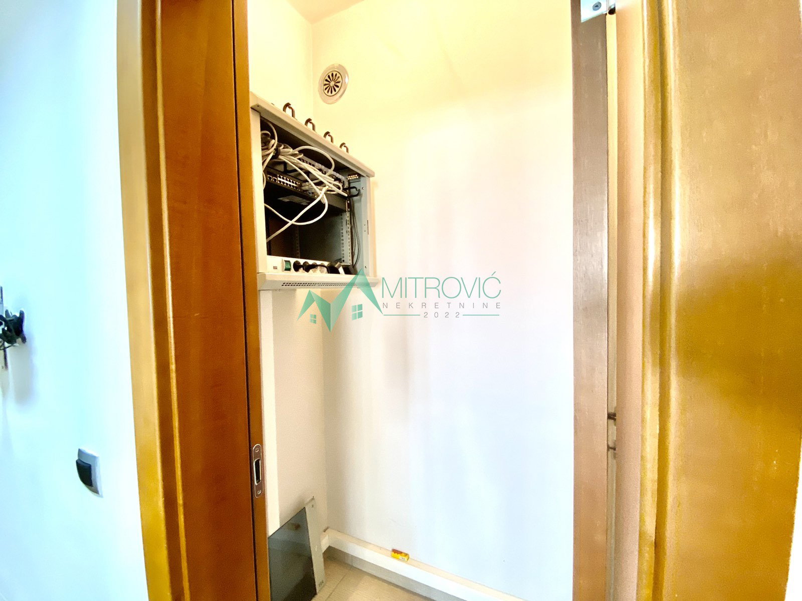 izdavanje-spens-9100629-bk9jc Lokal na prodaju, Spens, Novi Sad, 117m², 1.170 €