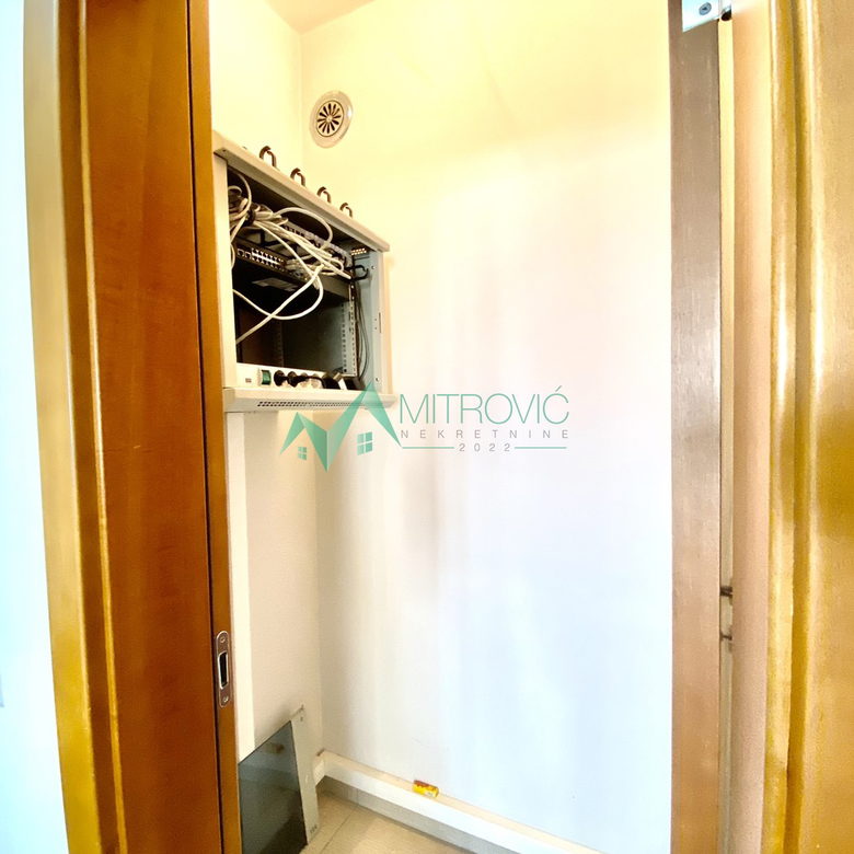 Lokal na prodaju, Spens, Novi Sad, 117m², 1.170 €