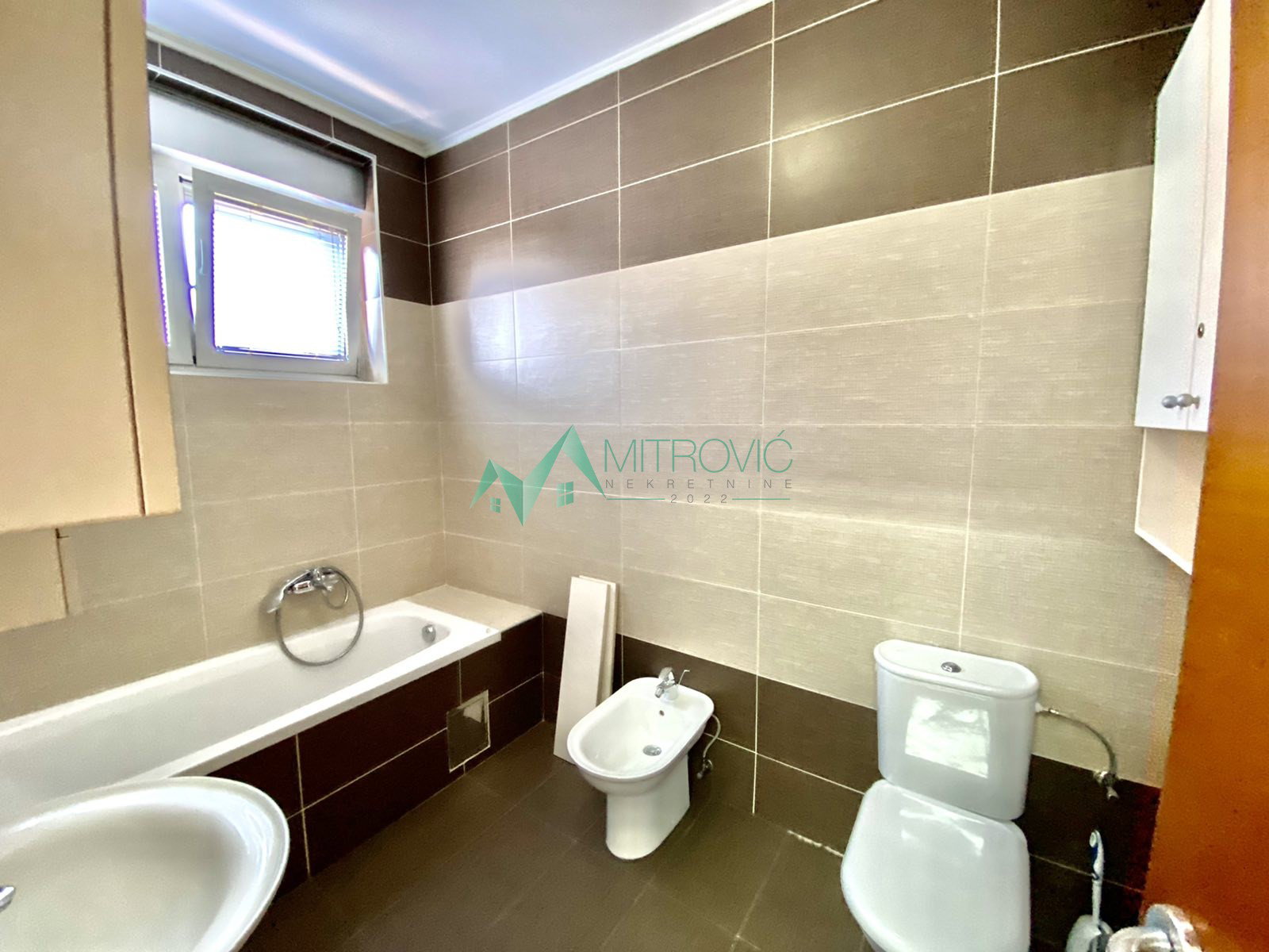 izdavanje-spens-9100629-ejhxt Lokal na prodaju, Spens, Novi Sad, 117m², 1.170 €