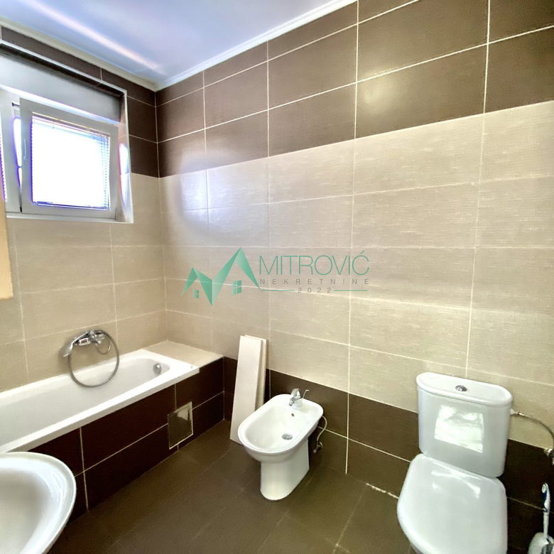 Lokal na prodaju, Spens, Novi Sad, 117m², 1.170 €