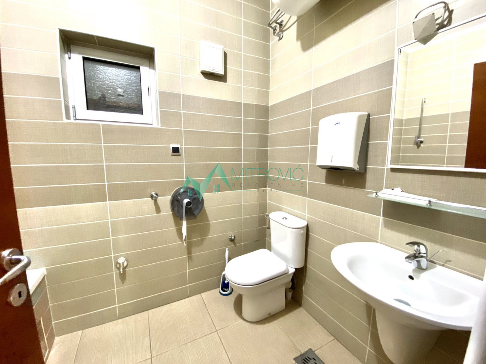 izdavanje-spens-9100629-gcoxk Lokal na prodaju, Spens, Novi Sad, 117m², 1.170 €