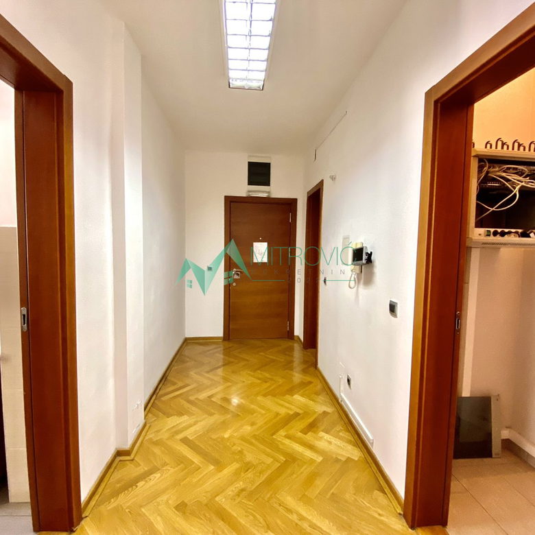 Lokal na prodaju, Spens, Novi Sad, 117m², 1.170 €