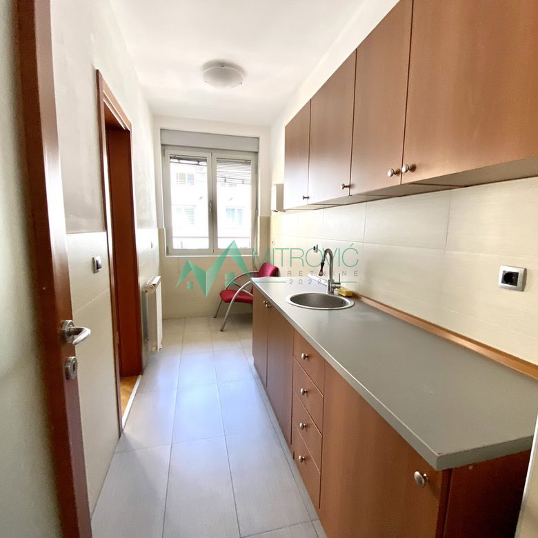 Lokal na prodaju, Spens, Novi Sad, 117m², 1.170 €