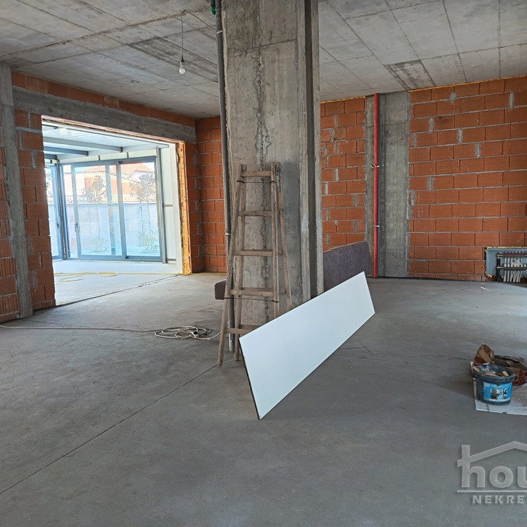 Lokal Izdavanje Novi Sad  310 m2