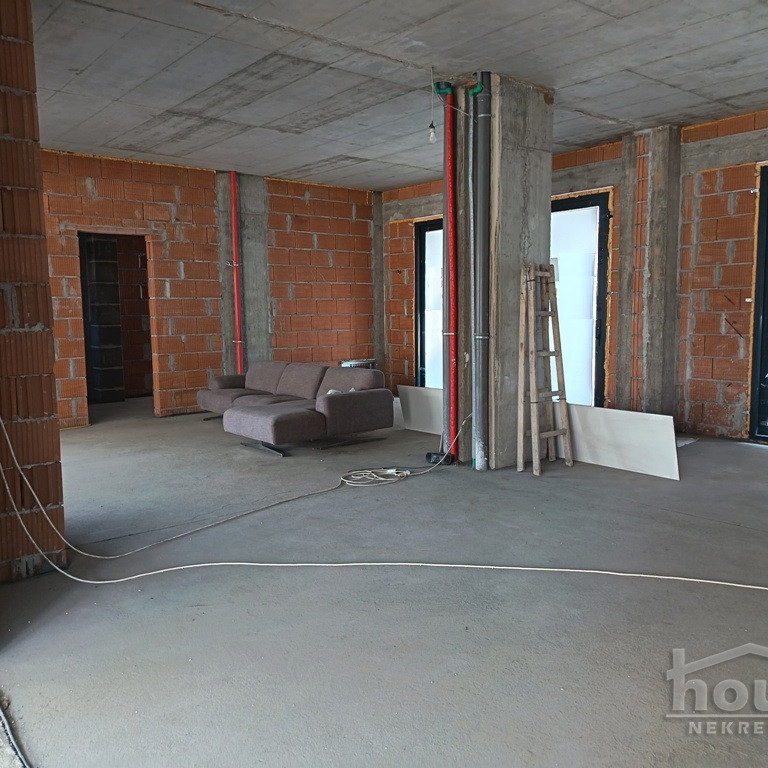 Lokal Izdavanje Novi Sad  310 m2