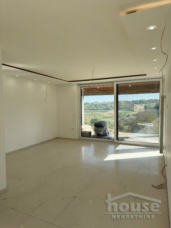 kuce-Cardak-3045928-cehkd Kuća na prodaju, Čardak, Novi Sad, 300m², 1. sprat, 390.000 €