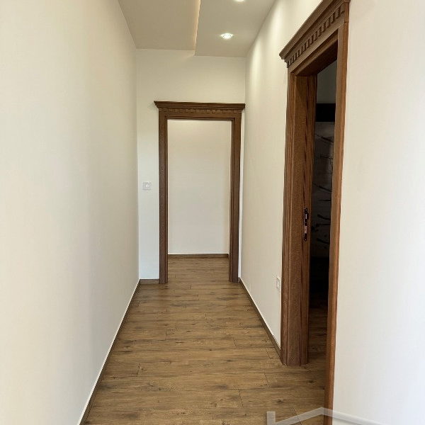 Kuća na prodaju, Čardak, Novi Sad, 300m², 1. sprat, 390.000 €