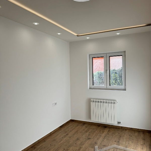 Kuća na prodaju, Čardak, Novi Sad, 300m², 1. sprat, 390.000 €