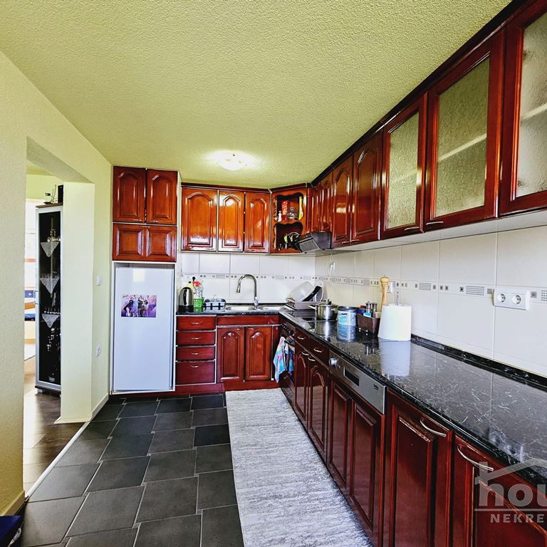 Kuća na prodaju, Banstol, Sremski Karlovci, 132m², 1. sprat, 140.000 €