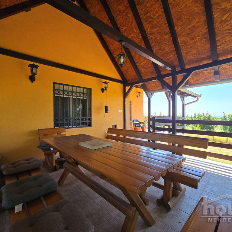 Kuća na prodaju, Banstol, Sremski Karlovci, 69m², 123.600 €