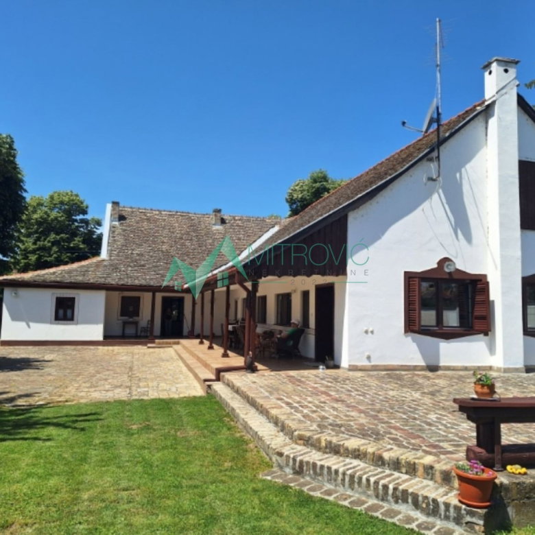 Kuća na prodaju, Begeč, Novi Sad, 316m², 220.000 €