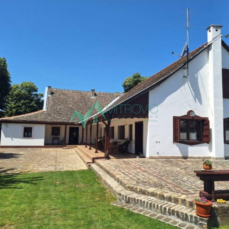Kuća Prodaja Begeč  316 m2