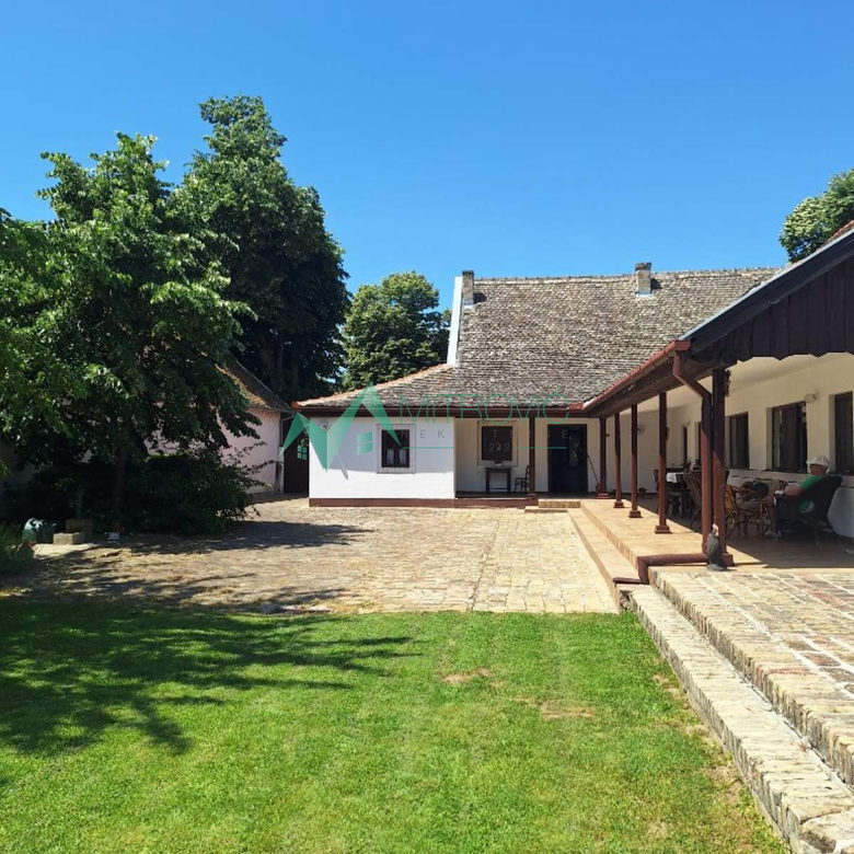Kuća Prodaja Begeč  316 m2