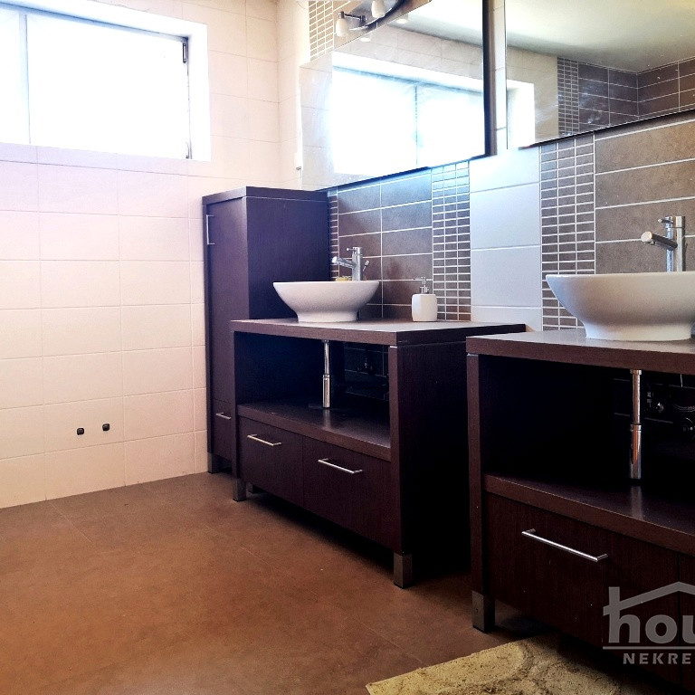 Kuća na prodaju, Tatarsko Brdo, Novi Sad, 449m², 465.000 €