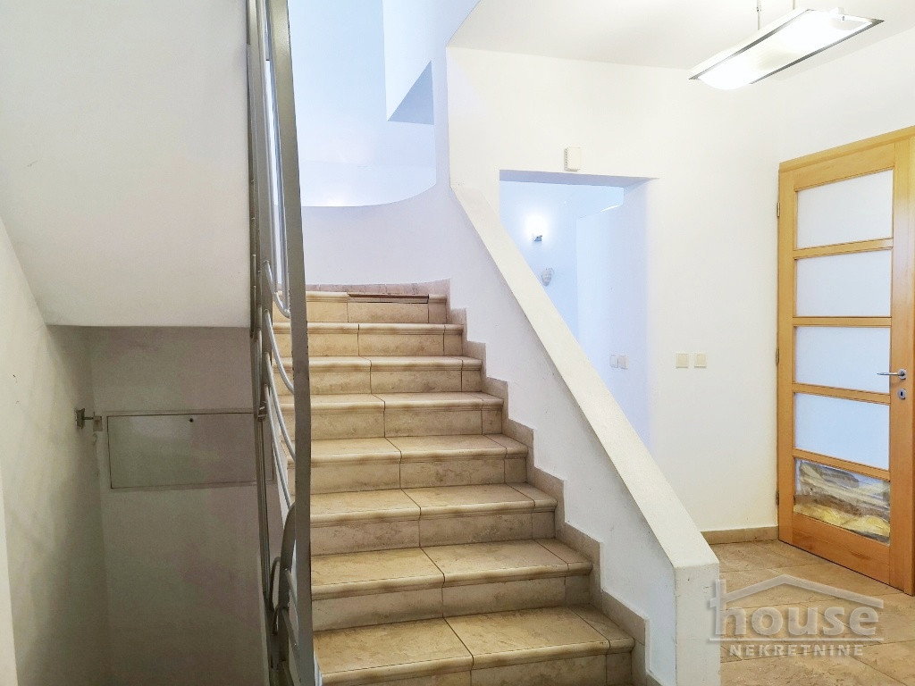 kuce-centar-3045893-qk8jx Kuća na prodaju, Tatarsko Brdo, Novi Sad, 449m², 465.000 €