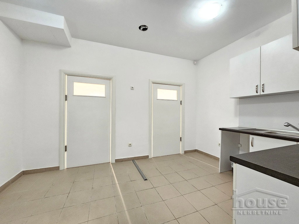 kuce-lipov-gaj-3046192-jbt6l Kuća na prodaju, Lipov Gaj, Novi Sad, 970m², 950.000 €