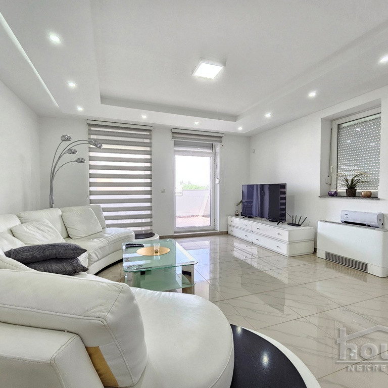 Kuća na prodaju, Lipov Gaj, Novi Sad, 970m², 950.000 €