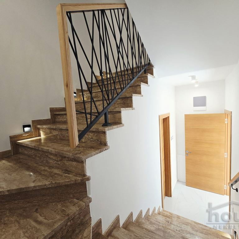 Kuća na prodaju, Popovica, Novi Sad, 181m², 2. sprat, 499.000 €