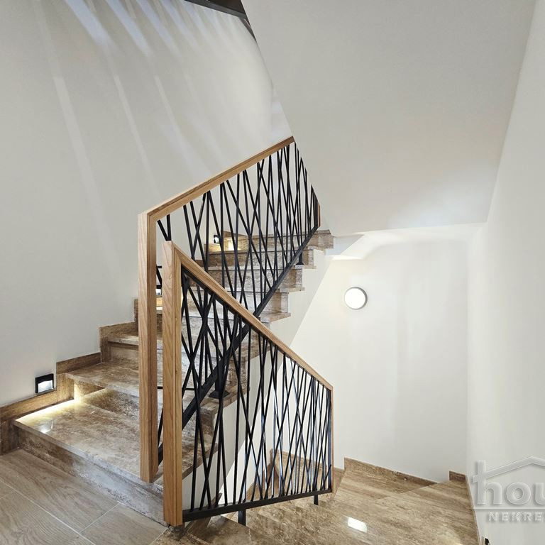 Kuća na prodaju, Popovica, Novi Sad, 181m², 2. sprat, 499.000 €