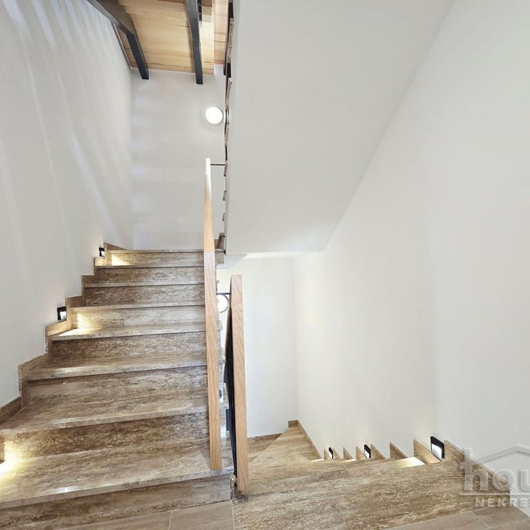 Kuća na prodaju, Popovica, Novi Sad, 181m², 2. sprat, 499.000 €