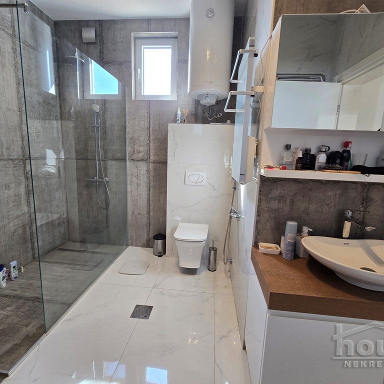 Kuća na prodaju, Salajka, Novi Sad, 266m², 350.000 €