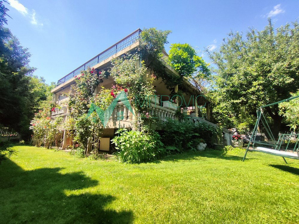 Kuća na prodaju, Stari Banovci, Stara Pazova, 260m², 360.500 €