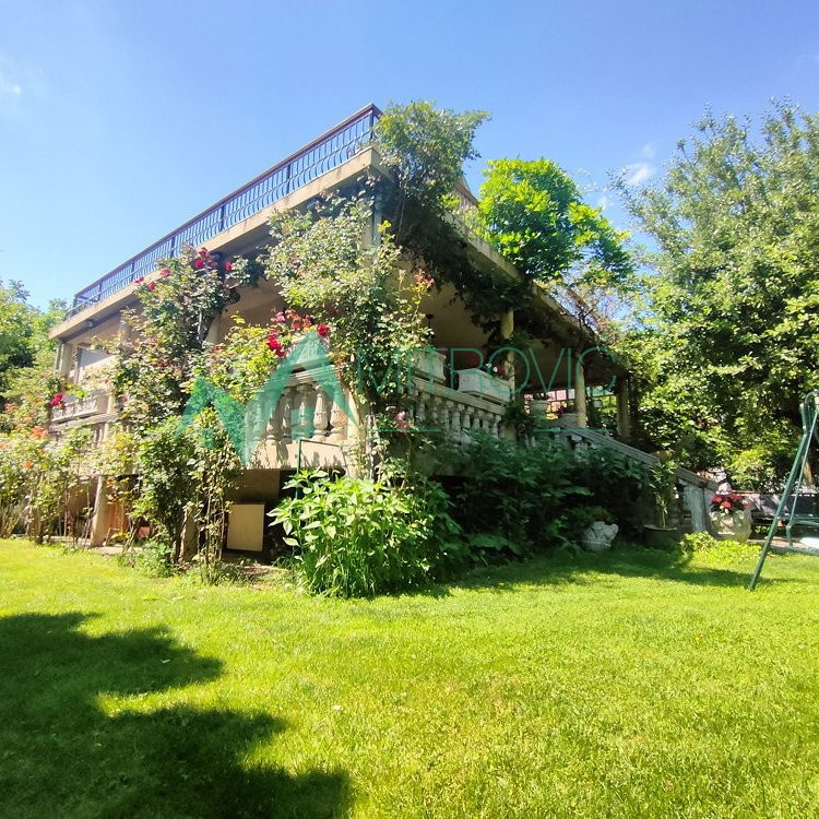 Kuća na prodaju, Stari Banovci, Stara Pazova, 260m², 360.500 €