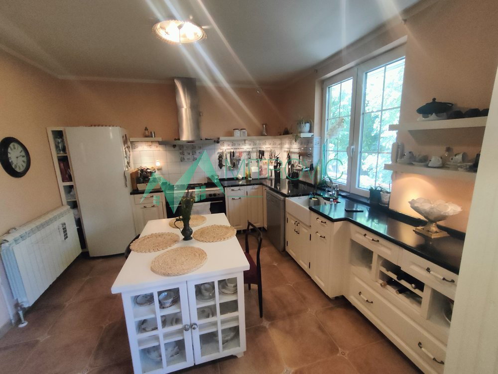 Kuća na prodaju, Stari Banovci, Stara Pazova, 260m², 360.500 €