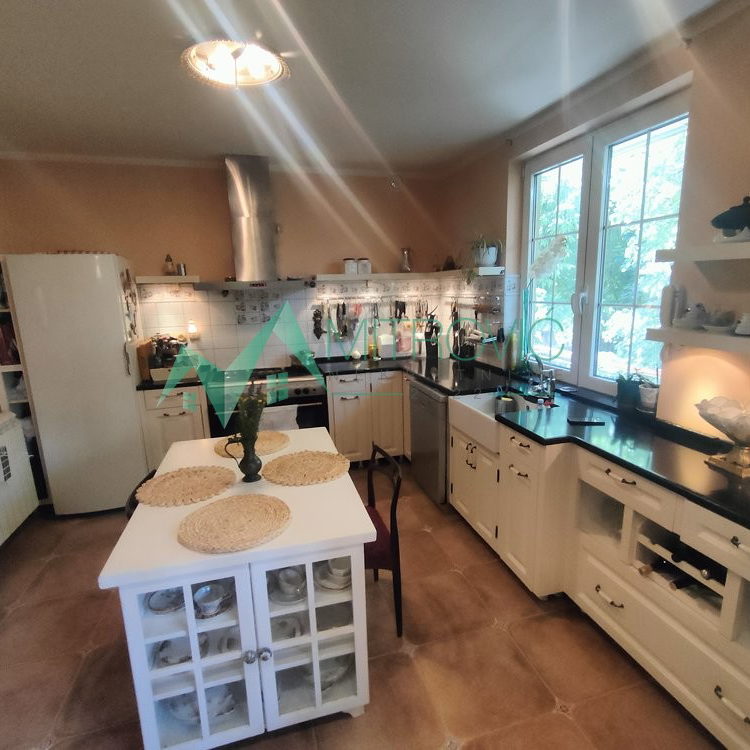 Kuća na prodaju, Stari Banovci, Stara Pazova, 260m², 360.500 €
