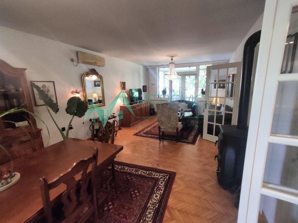 Kuća na prodaju, Stari Banovci, Stara Pazova, 260m², 360.500 €