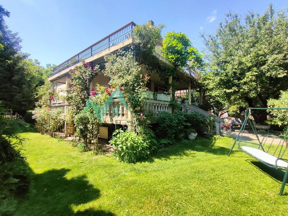 Kuća na prodaju, Stari Banovci, Stara Pazova, 260m², 360.500 €