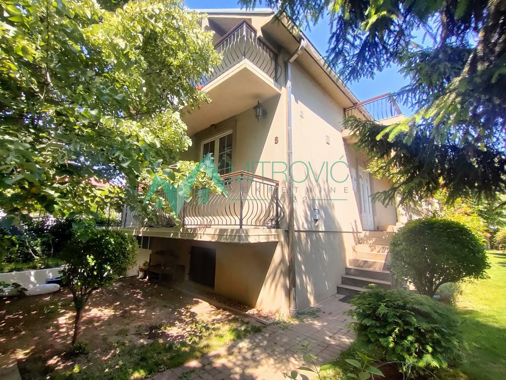 Kuća na prodaju, Stari Banovci, Stara Pazova, 260m², 360.500 €