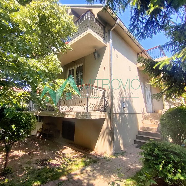 Kuća na prodaju, Stari Banovci, Stara Pazova, 260m², 360.500 €