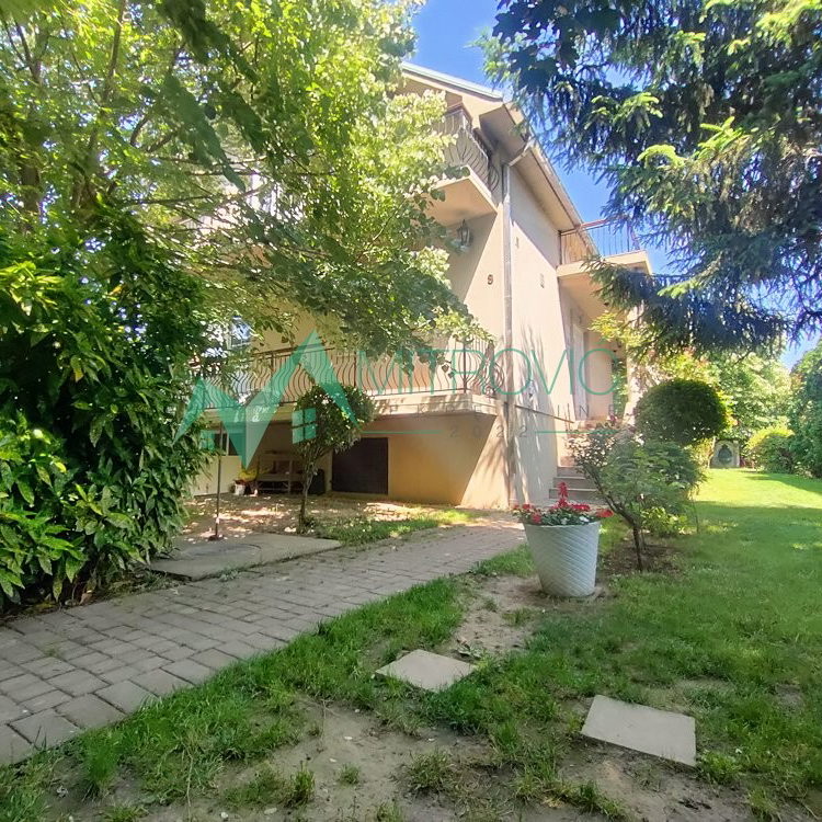 Kuća na prodaju, Stari Banovci, Stara Pazova, 260m², 360.500 €