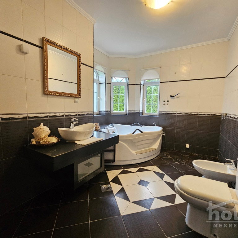 Kuća na prodaju, Tatarsko Brdo, Novi Sad, 338m², 1. sprat, 700.000 €