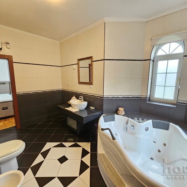 Kuća na prodaju, Tatarsko Brdo, Novi Sad, 338m², 1. sprat, 700.000 €