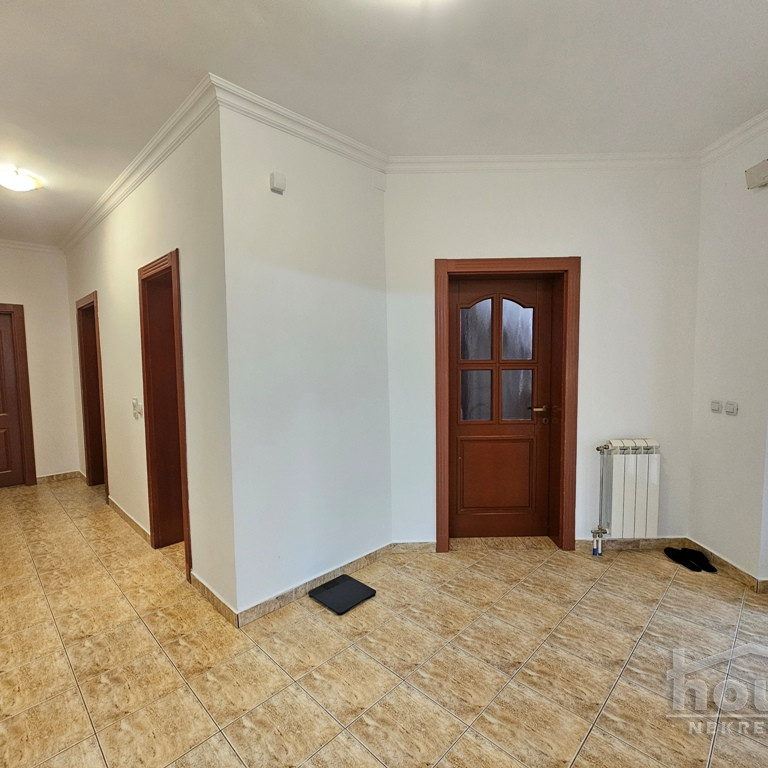 Kuća na prodaju, Tatarsko Brdo, Novi Sad, 338m², 1. sprat, 700.000 €