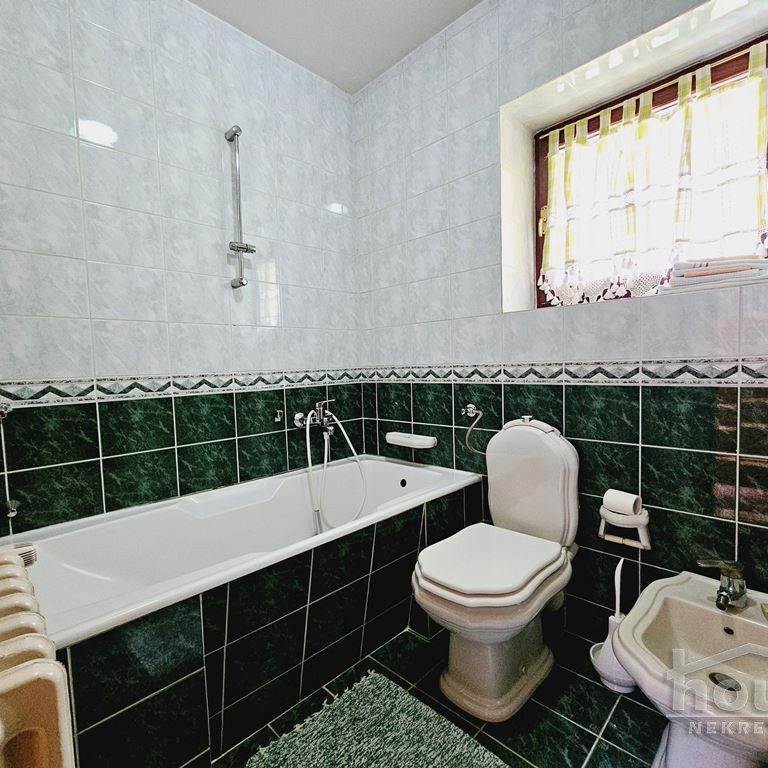 Kuća na prodaju, Tatarsko Brdo, Novi Sad, 210m², 1. sprat, 470.000 €