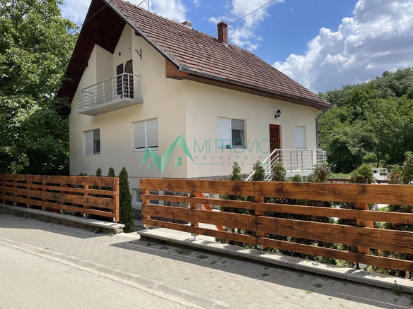 Kuća Prodaja Velika Remeta  180 m2