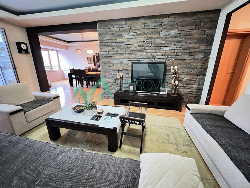 Četvorosoban stan na prodaju, Bulevar Oslobođenja, Novi Sad, 134m², 309.000 €