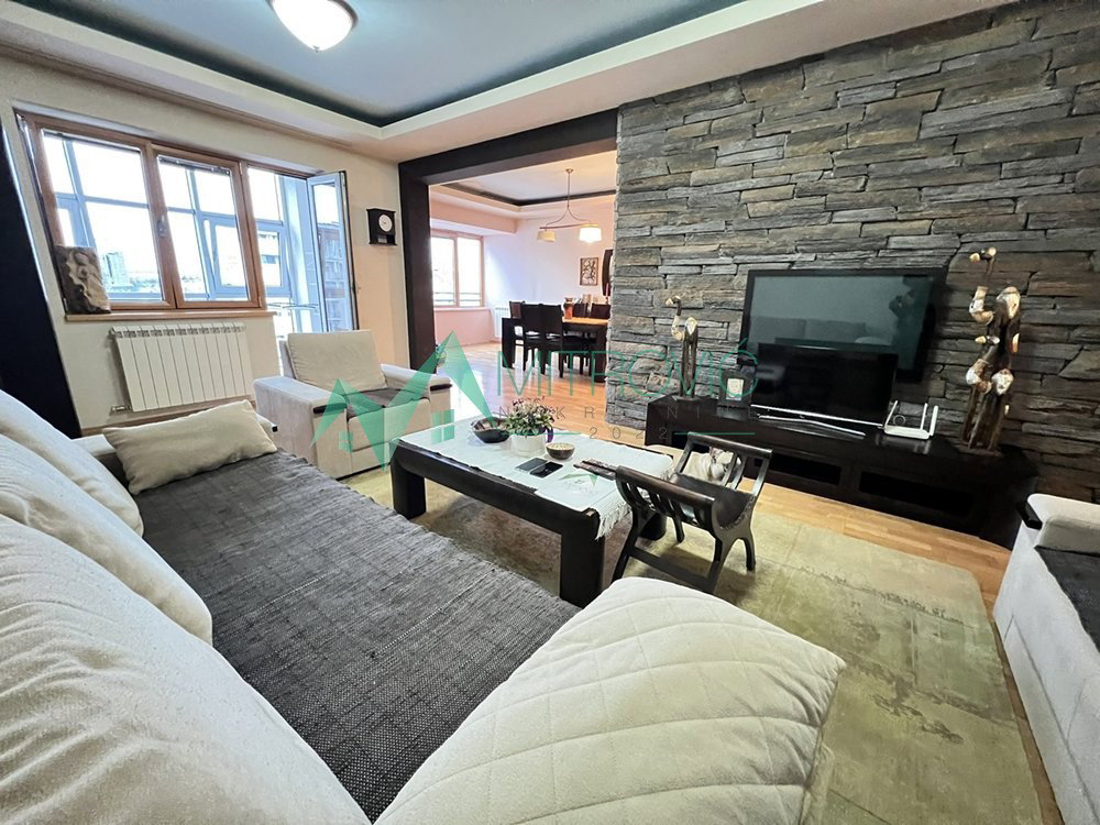 Četvorosoban stan na prodaju, Bulevar Oslobođenja, Novi Sad, 134m², 309.000 €