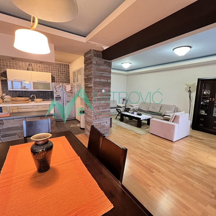 Četvorosoban stan na prodaju, Bulevar Oslobođenja, Novi Sad, 134m², 309.000 €