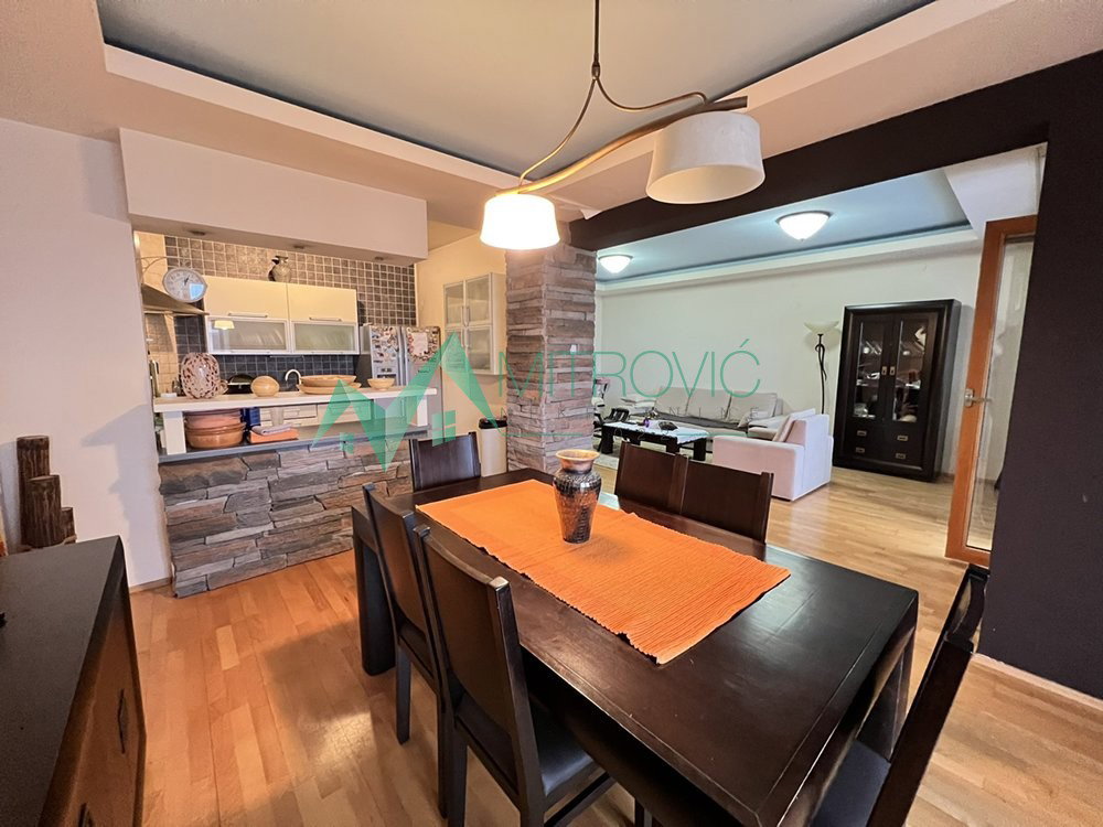 Četvorosoban stan na prodaju, Bulevar Oslobođenja, Novi Sad, 134m², 309.000 €