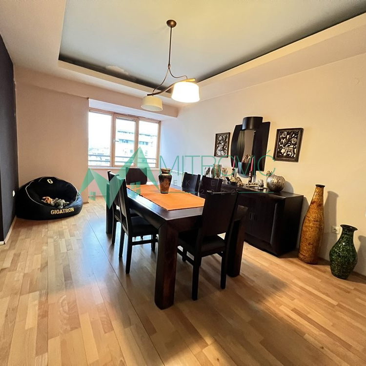 Četvorosoban stan na prodaju, Bulevar Oslobođenja, Novi Sad, 134m², 309.000 €
